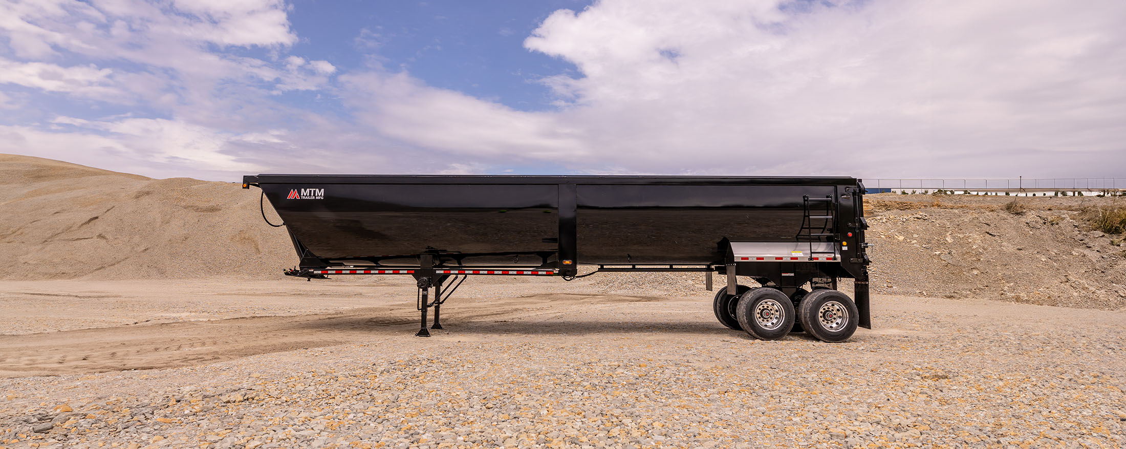 40' scrap and demo end dump trailer in a quarry