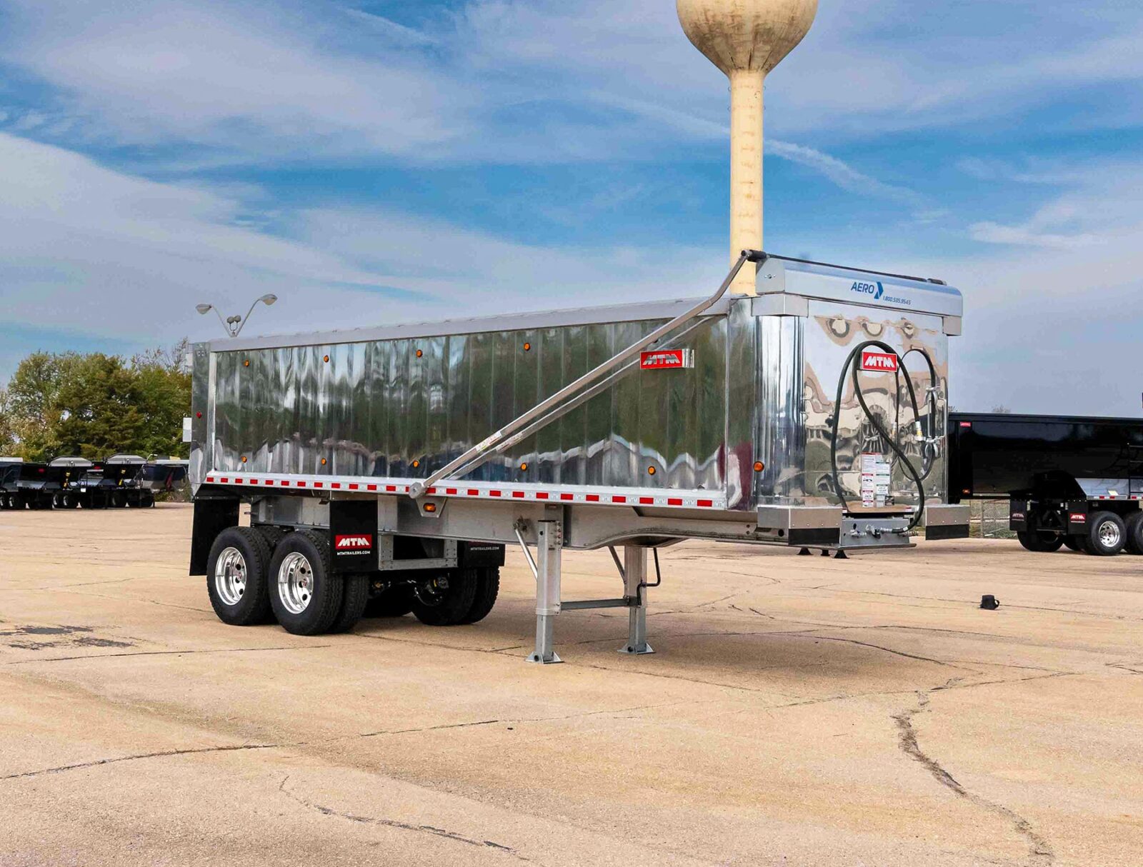 Front view of an MTM Aluminum Full Frame end-dump trailer