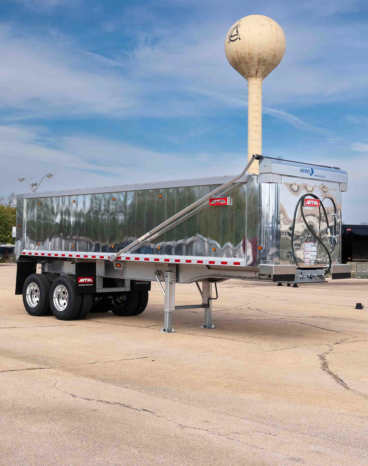 Front view of an MTM Aluminum Full Frame end-dump trailer