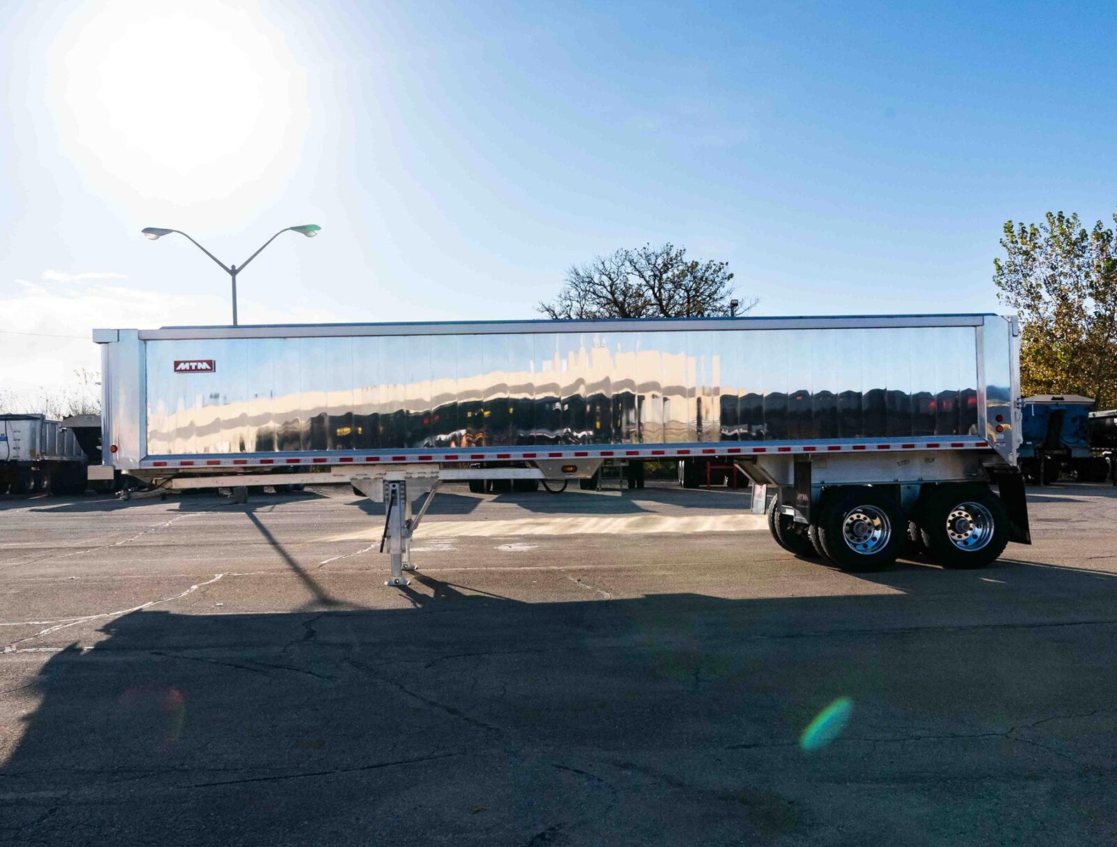 Side view of an MTM Aluminum Long Frameless end-dump trailer