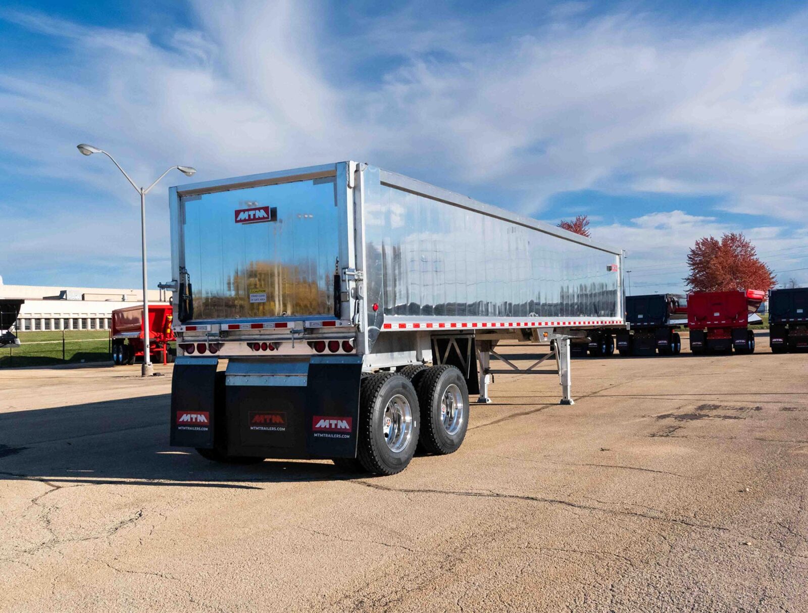 Rear view of an MTM Aluminum Long Frameless end-dump trailer