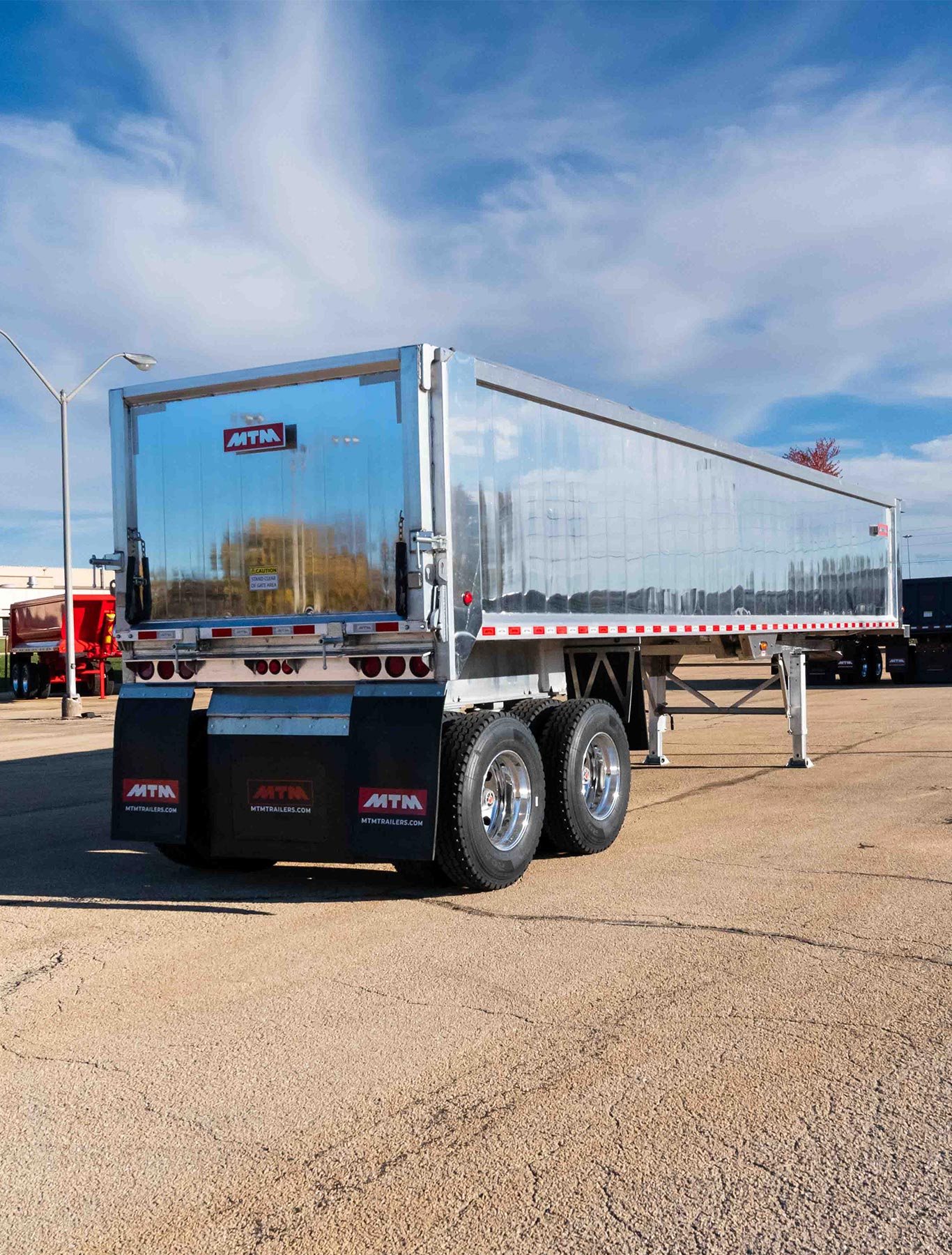 Rear view of an MTM Aluminum Long Frameless end-dump trailer
